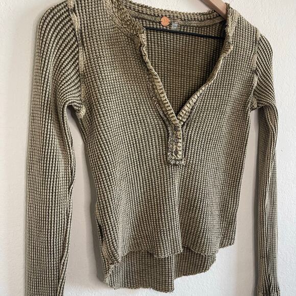 Free People Colt Thermal Knit Button Long Sleeve V-Neck Top Green - Size XS - Picture 4 of 6